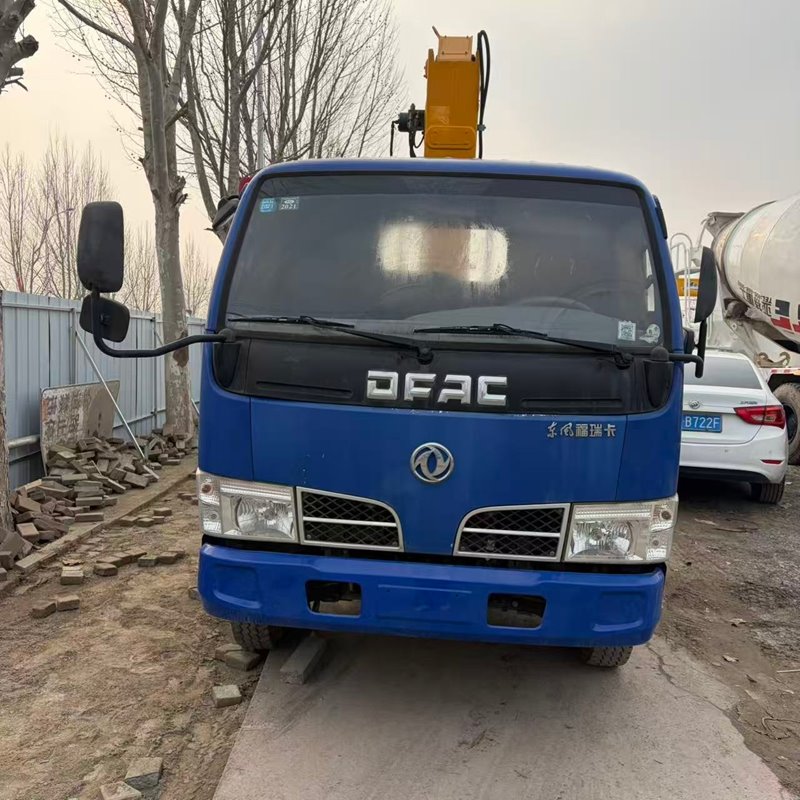 Dongfeng 트럭-탑재 크레인